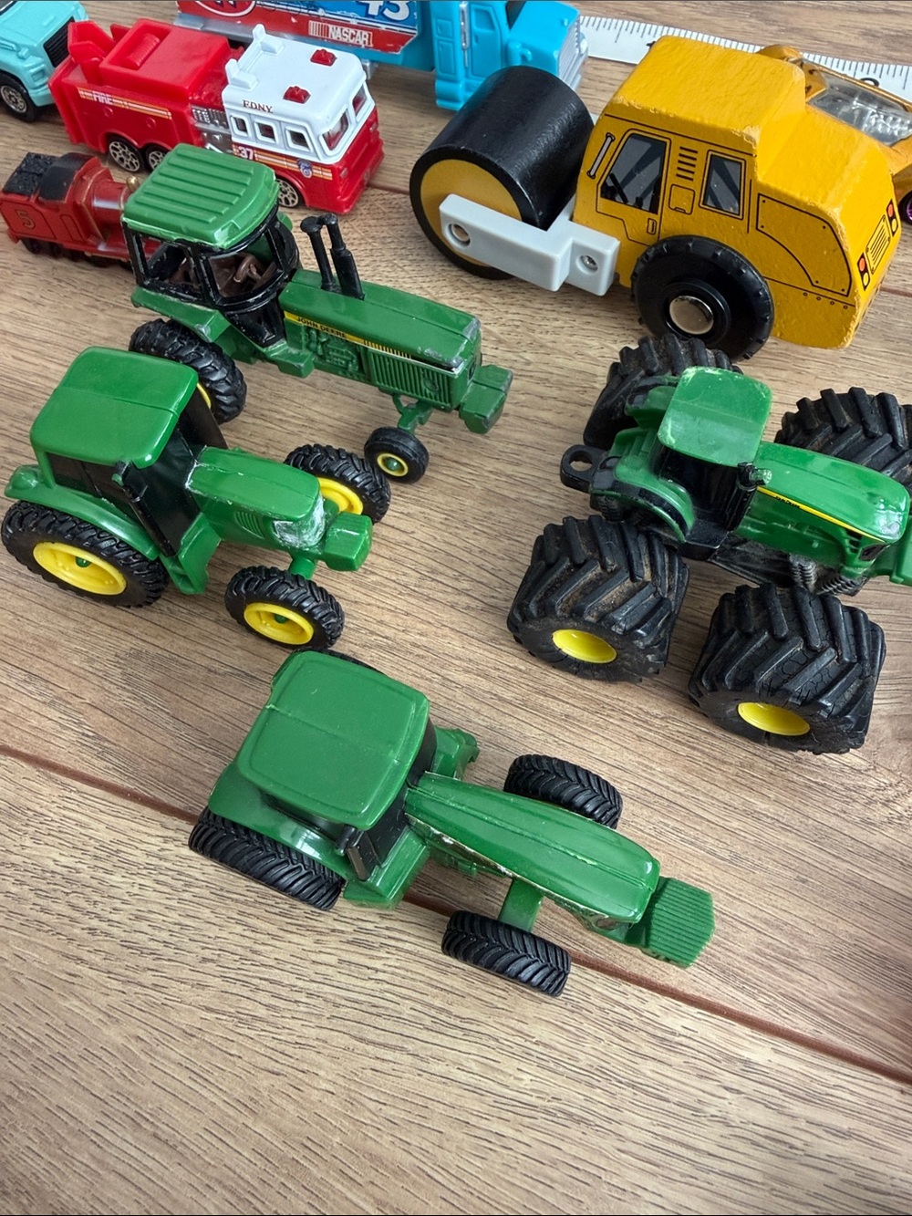 Set of assorted small toy vehicles - Picture 4 of 5